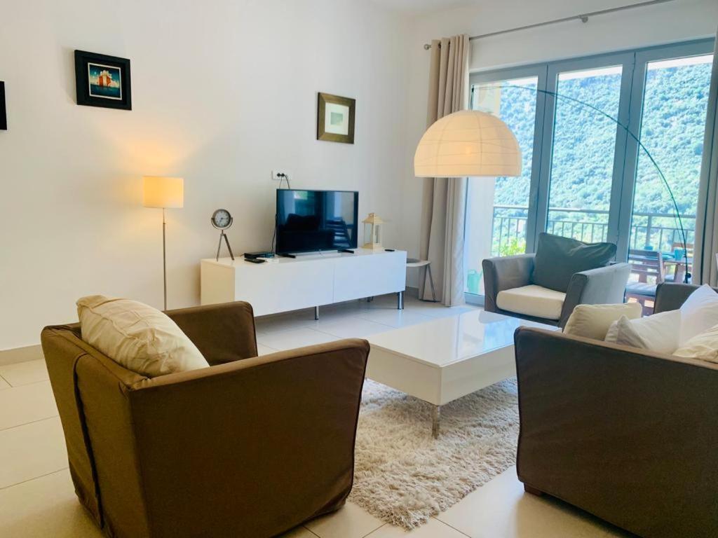 Lavender Bay Apartment F8 Donji Morinj Esterno foto