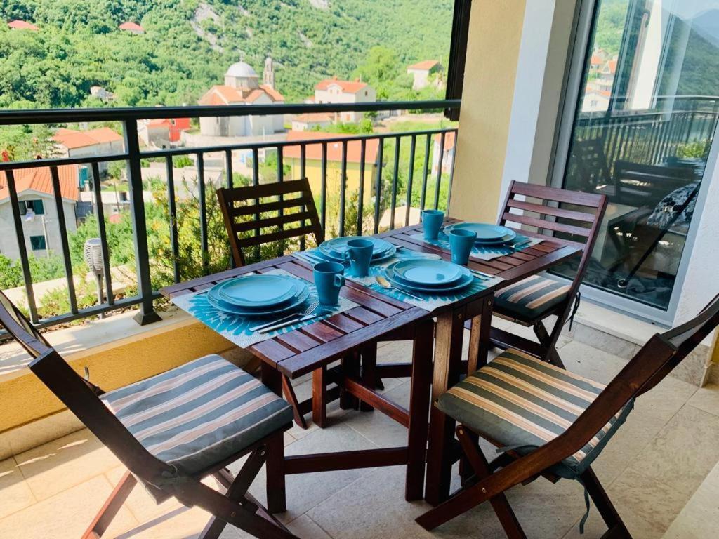 Lavender Bay Apartment F8 Donji Morinj Esterno foto